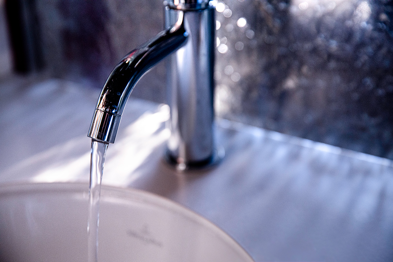 Stromend water uit de kraan