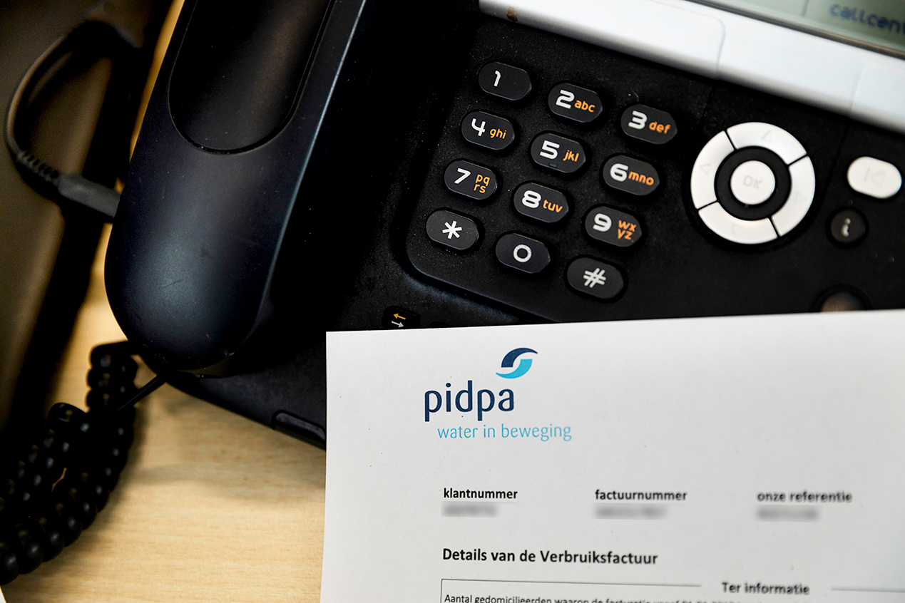 Telefoon en factuur